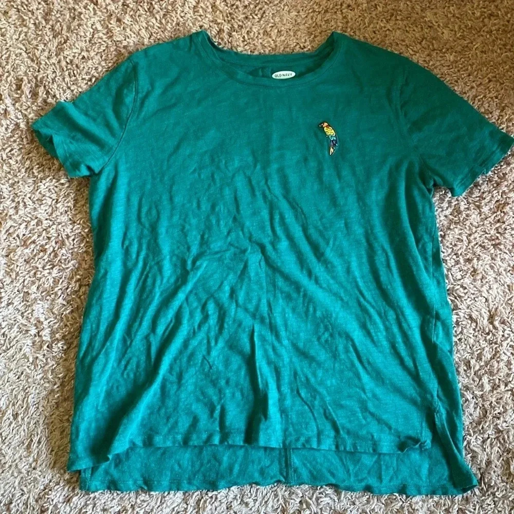 Old Navy parrot tee